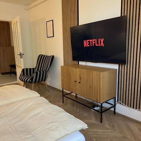 One Room Apartment- Self Check-In 24H Resicabánya Kültér fotó