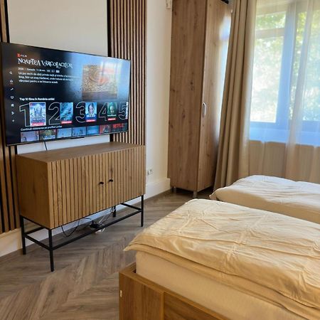 One Room Apartment- Self Check-In 24H Resicabánya Kültér fotó