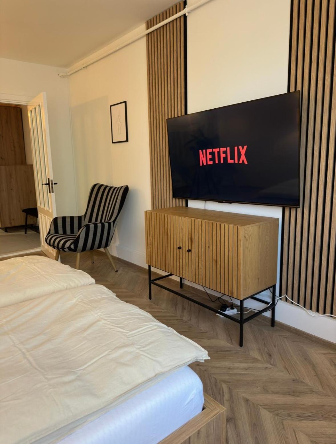 One Room Apartment- Self Check-In 24H Resicabánya Kültér fotó