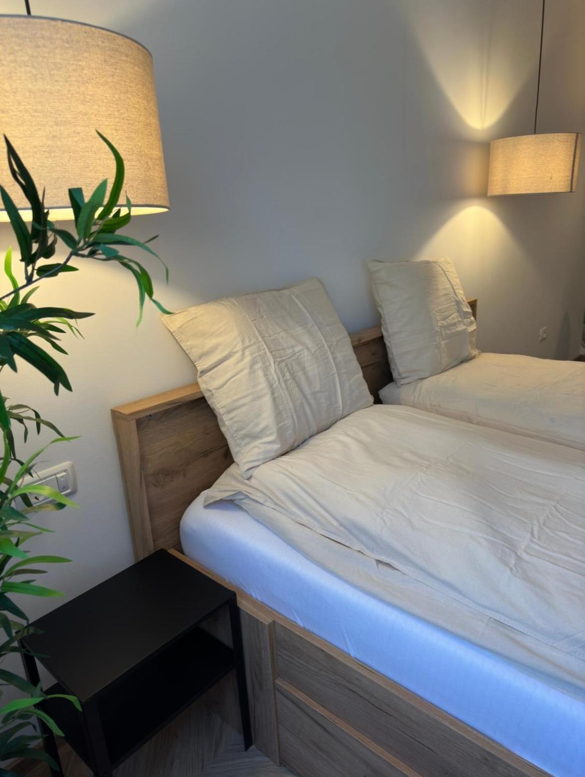 One Room Apartment- Self Check-In 24H Resicabánya Kültér fotó