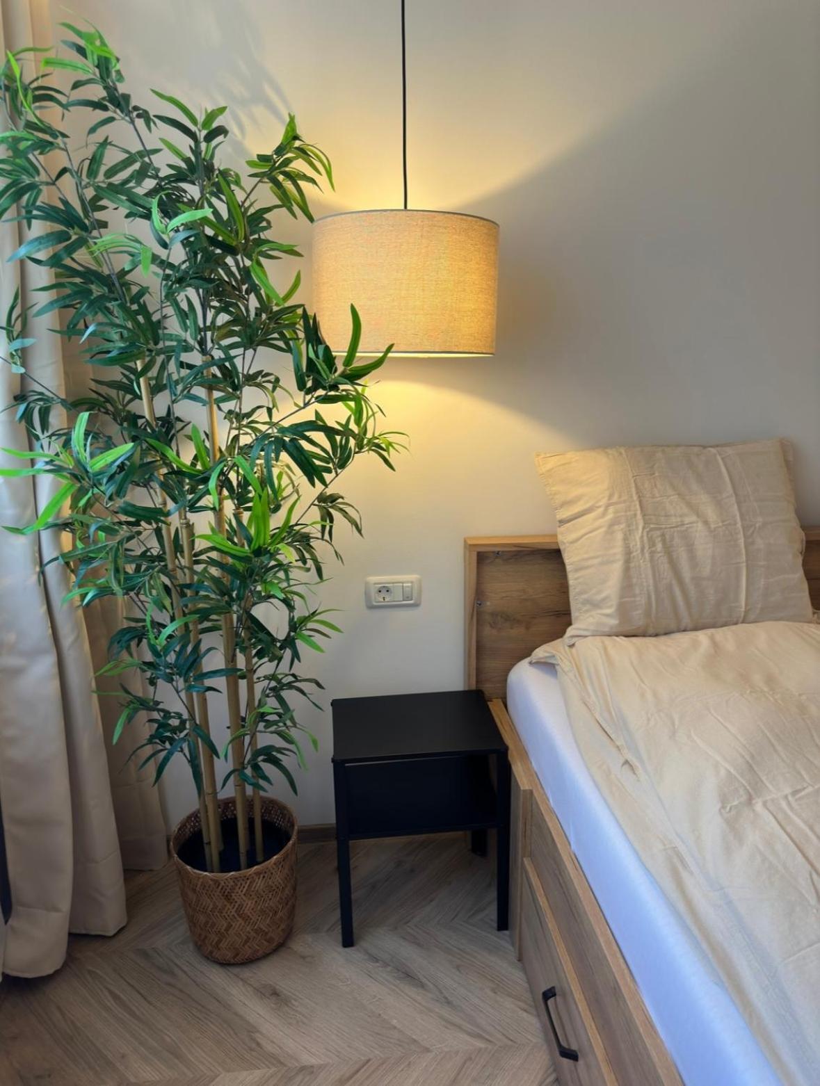 One Room Apartment- Self Check-In 24H Resicabánya Kültér fotó